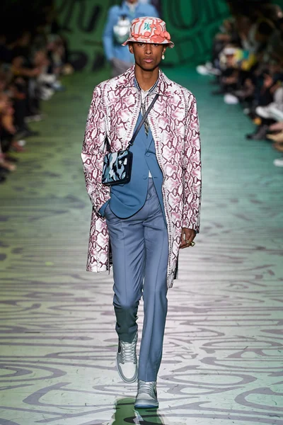 Look 32